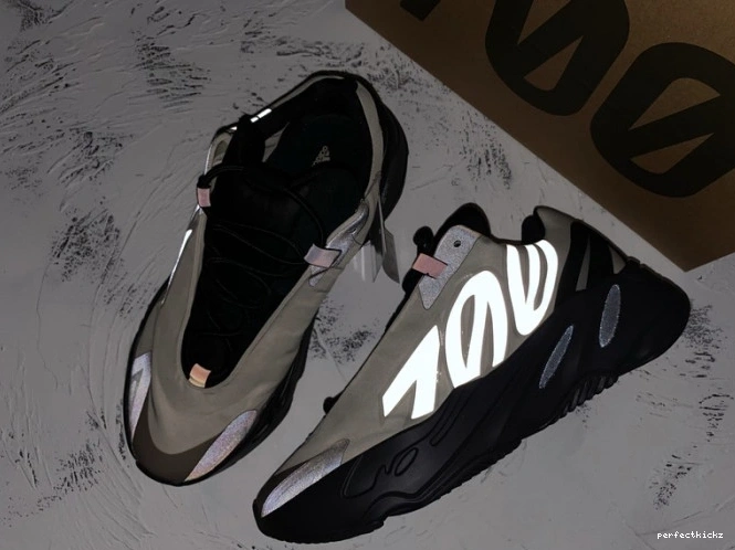 Bone FY3729 MNVN 700 Yeezy Adidas Boost 0716